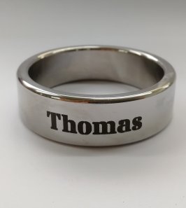 Cockring mit Beschriftung ähnlich Gravur Cockring mit Beschriftung ähnlich Gravur