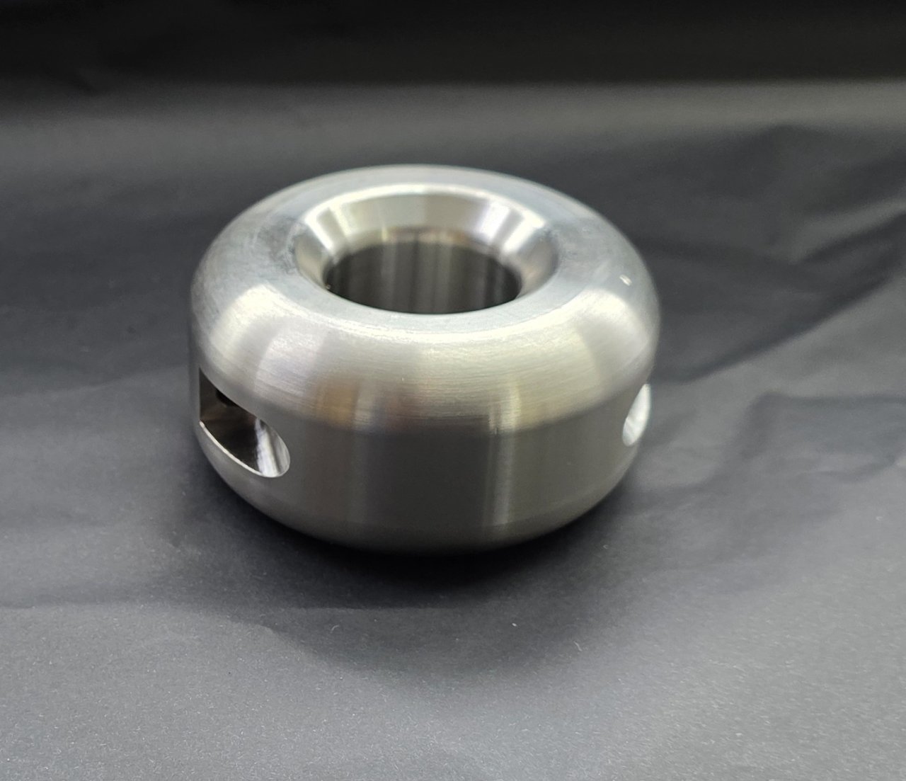 Stainless steel Ballstretcher Height: 40 Inner diameter: 30 mm Weight: 1 kg