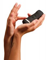 Preview: The Oh! Auflegevibrator schwarz – seitliche Ansicht in der Hand