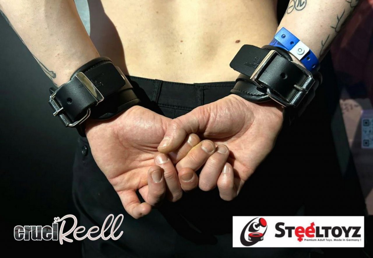 Luxurious leather cuffs: perfect for bondage beginners Luxurious leather cuffs: perfect for bondage beginners