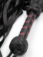 Preview: Lederflogger Impact – geflochtener Griff im Detail